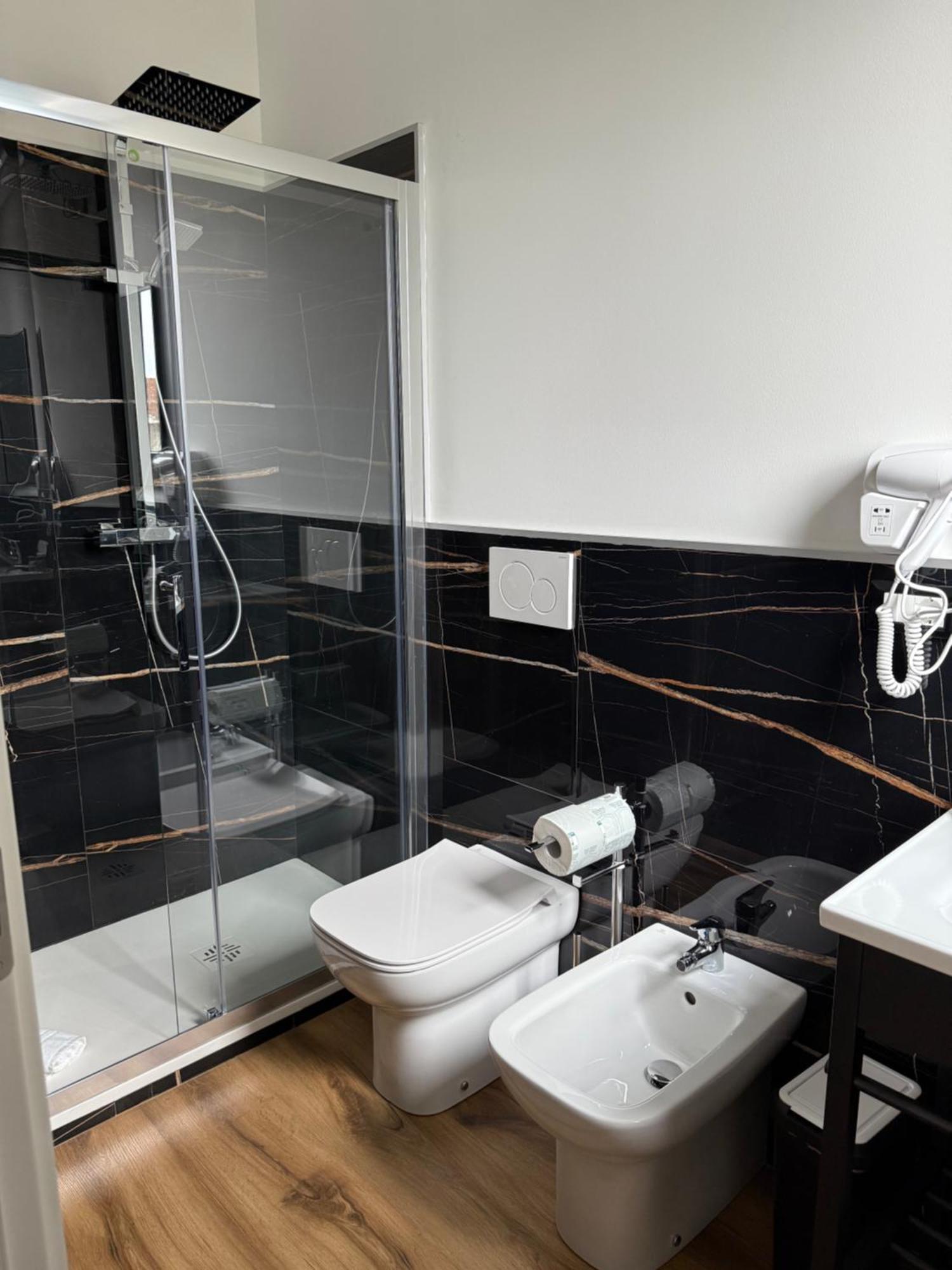 فندق Infinity House - Eleganza Moderna Tra Treviso E Venezia Casièr الغرفة الصورة